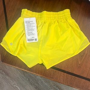 Brand new with tags Lululemon HR Hotty Hot 2.5 shorts size 4.